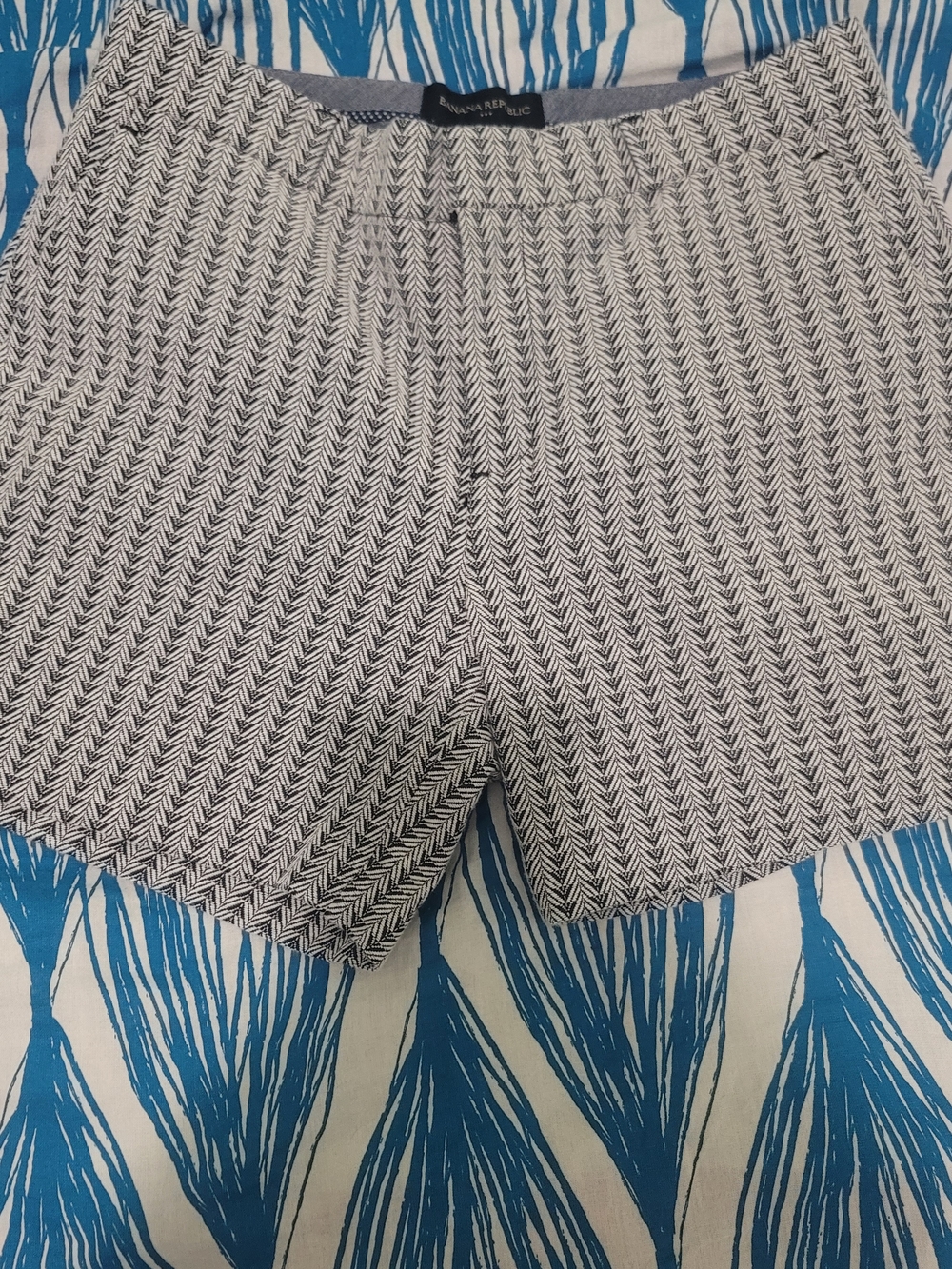 Banana Republic Factory Women's Black & White Patterned Shorts